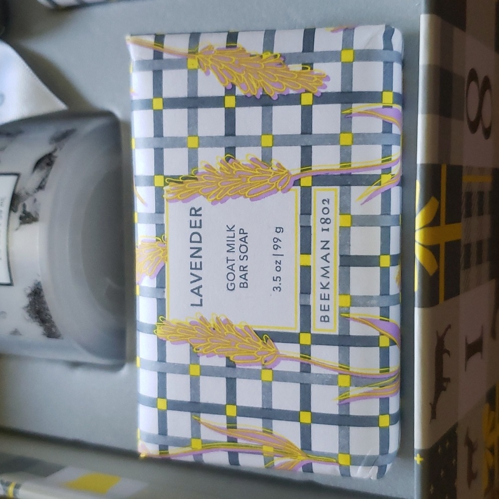 Beekman 1802 Lavender Goat Milk Gift Starter Body Care Kit - Picture 8 of 15